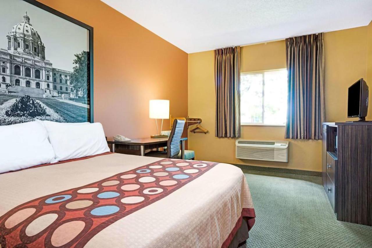 Hotel Town & Blaine