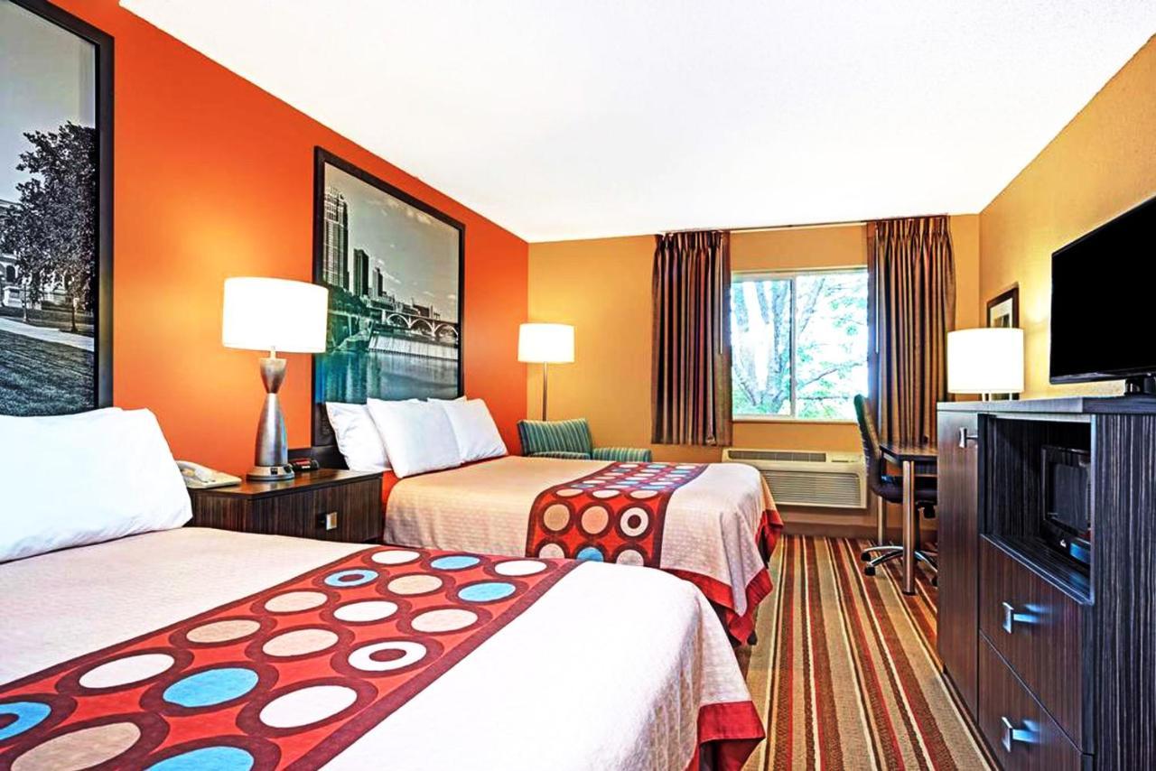 Hotel Town & Blaine