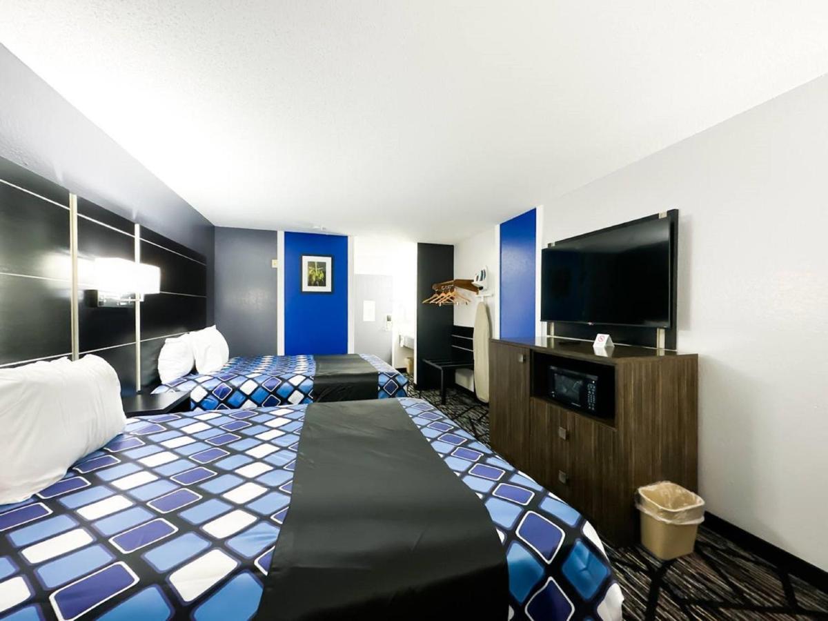 Town & Hotel 2*