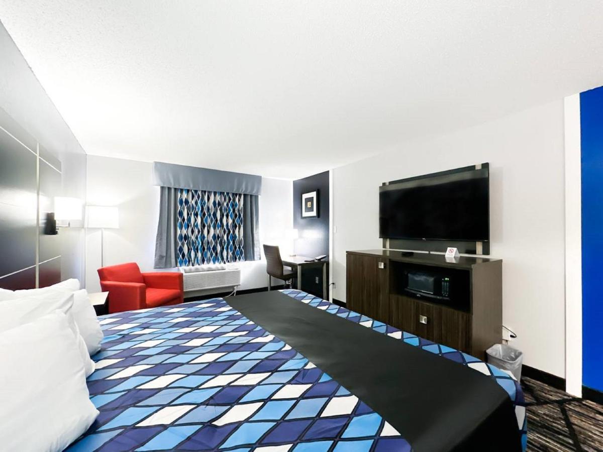 Town & Hotel 2*