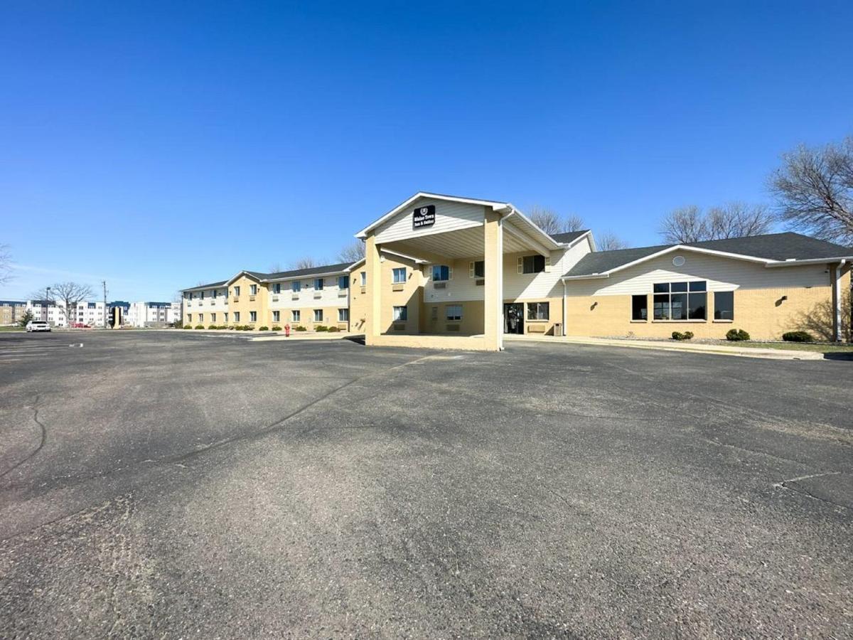 Hotel Town & Blaine