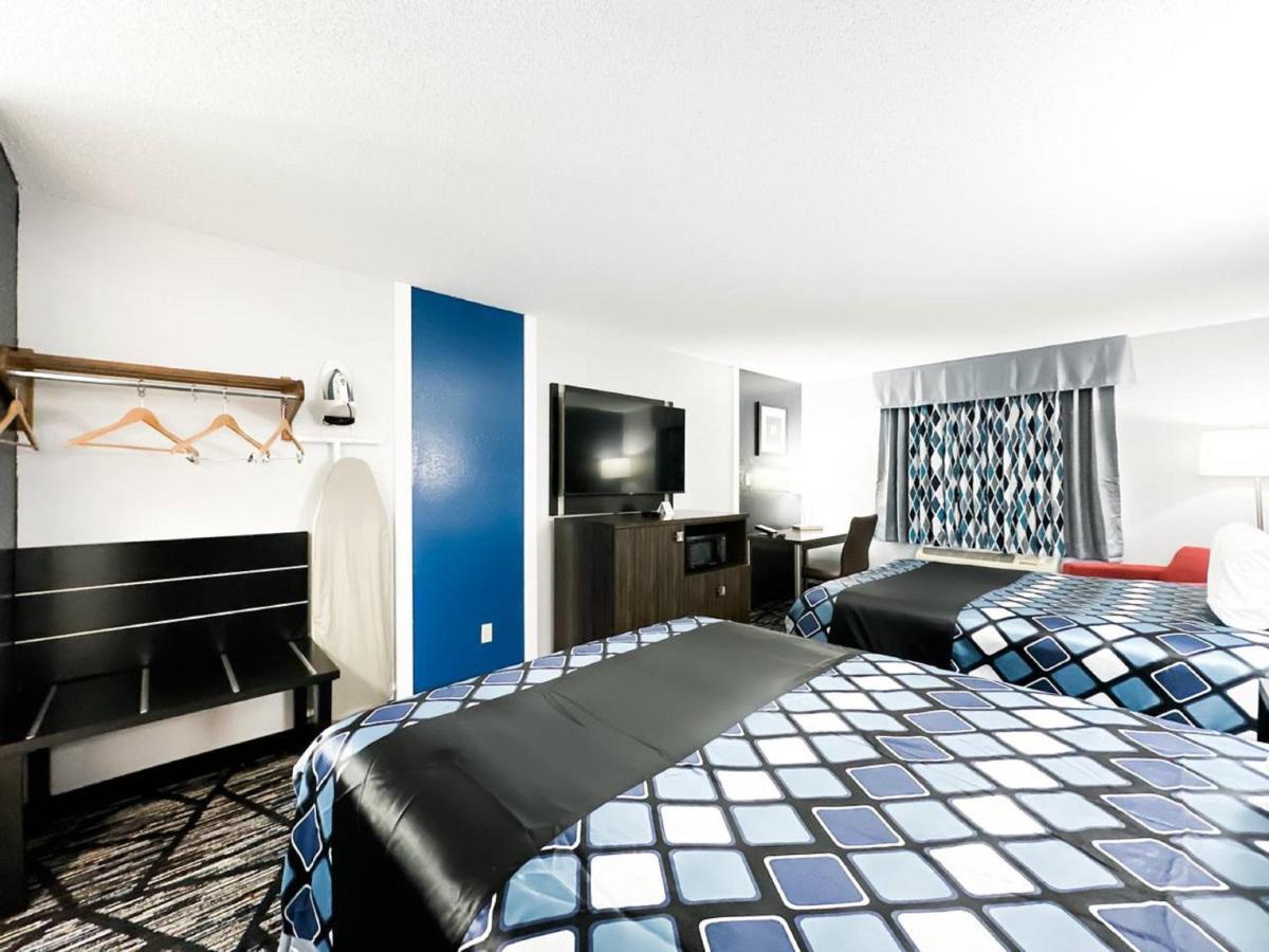 Town & Hotel 2*